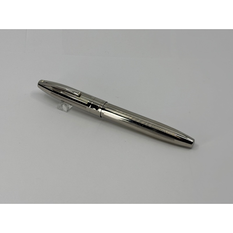 Sheaffer Legacy II Fountain Pen – Platinum-Plated Etched  Vertical Line Design – Fine 18kt Gold Nib