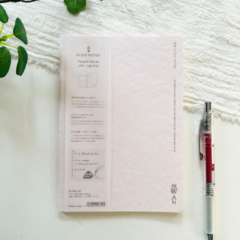 Kleid Tiny Grid Notes – Light Pink (B6)