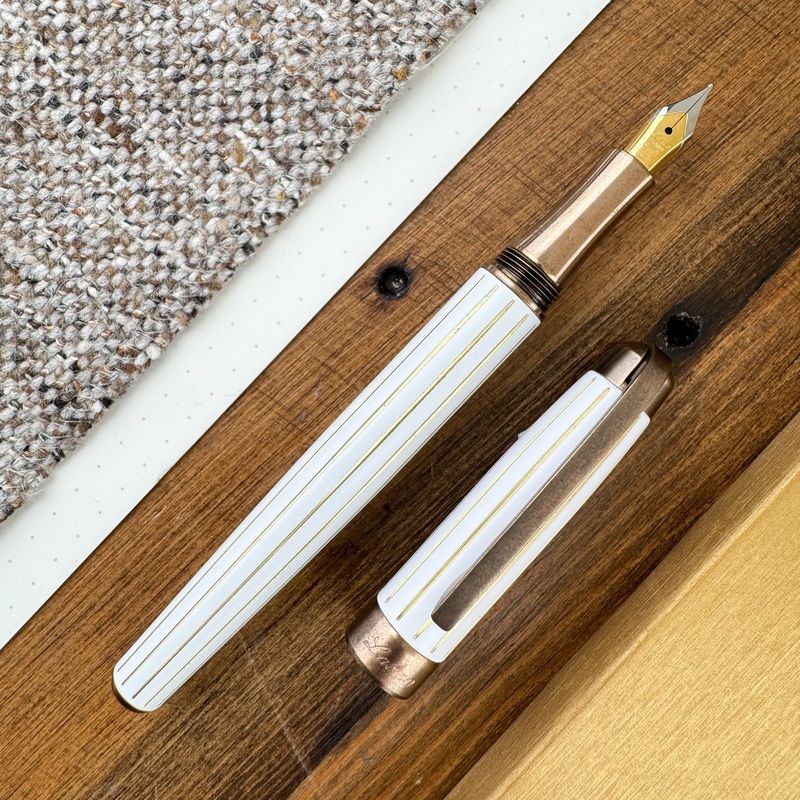 Laban Antique II Fountain Pen – White Extra Fine