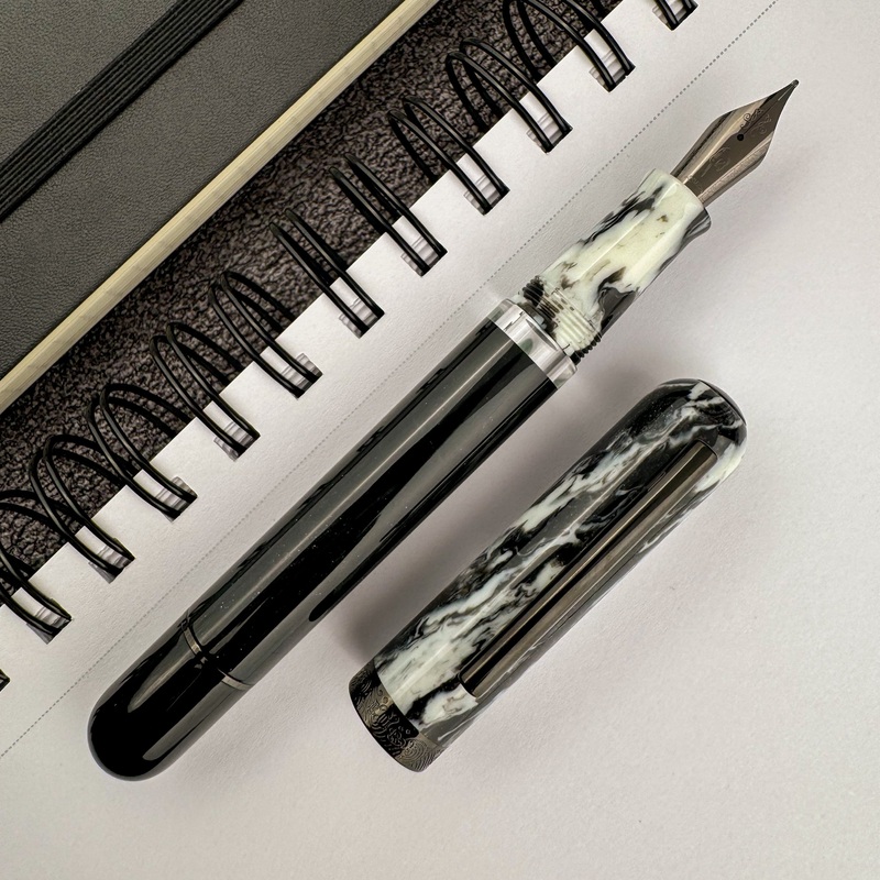 Nahvalur (Narwhal) Voyage Vacation Fountain Pen – Cookies & Cream (Special Edition) Fine