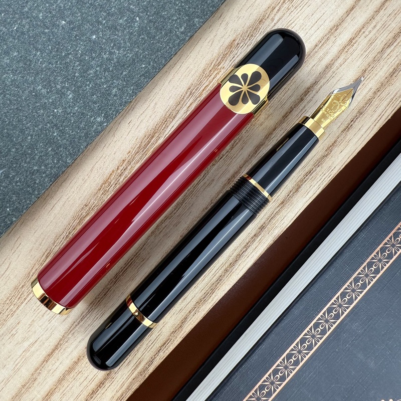 Diplomat XO Fountain Pen – Lacquered Burgundy/Gold Fine