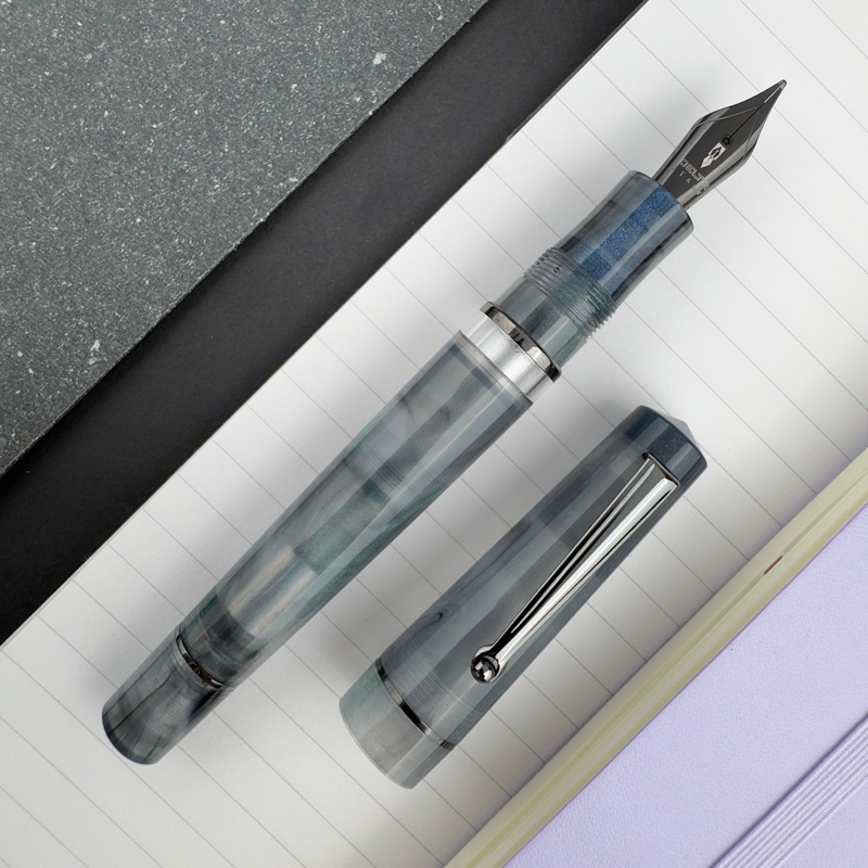 Delta Duna Fountain Pen – Zephyr