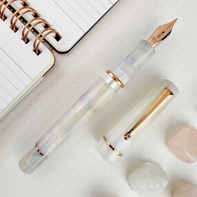 Delta Duna Fountain Pen – Silica (Atlas Exclusive)