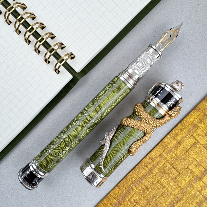 David Oscarson Black Water Snake Fountain Pen – Light Green w/ Gold (Limited Edition #08/08)