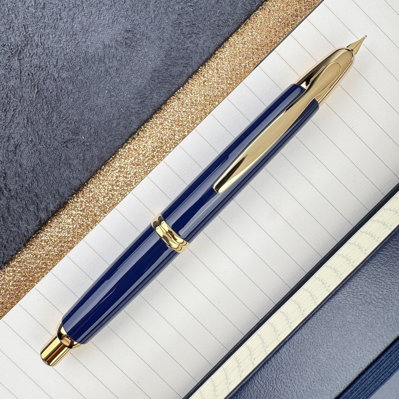 Pilot Vanishing Point Fountain Pen – Blue w/ Gold