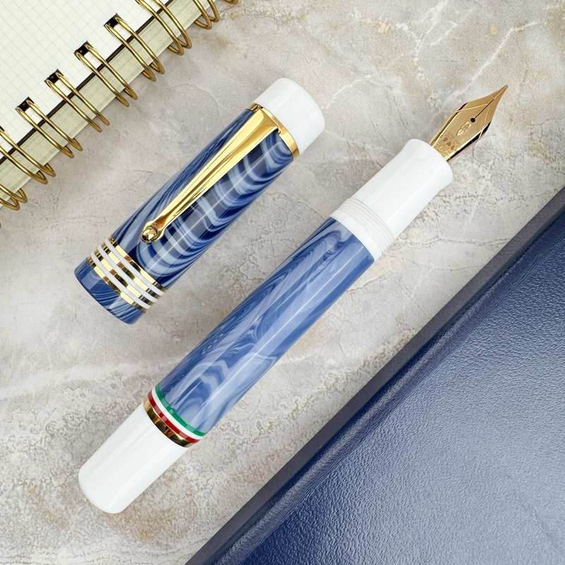 Delta Magic4 Napoli Fountain Pen w/ Gold Trim (14kt Gold Nib) (Special Edition)