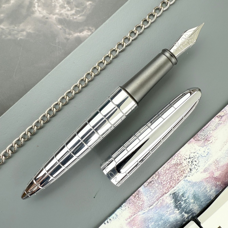 Diplomat Aero Fountain Pen – Rhomb Chrome