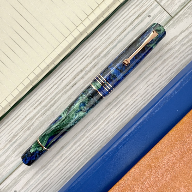 Leonardo Momento Zero Grande 2.0 Fountain Pen – Fiordaliso Blue Gold Nib #8 (Special Edition)