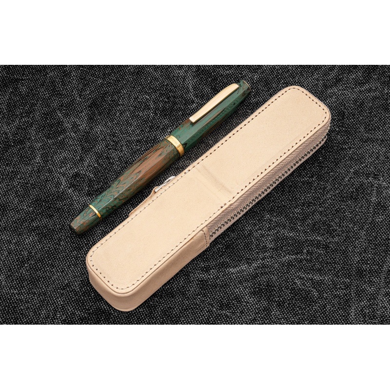 Galen Leather Co. Zipper Magnum Opus Single Slot Hard Pen Case – Undyed