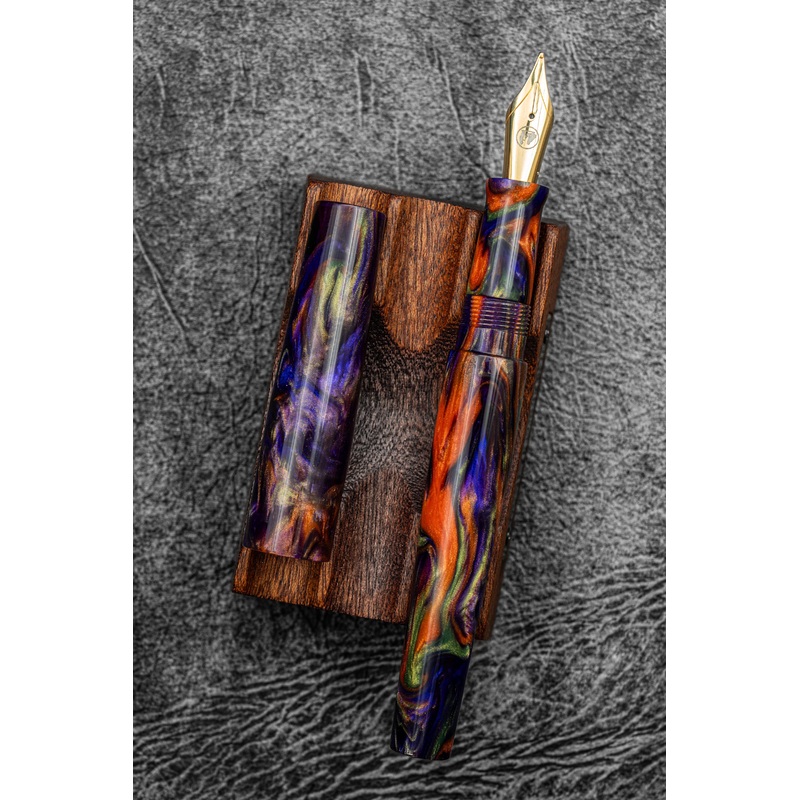 Galen X Studyo Agackakan – Fountain Pen V1 – Halloween Borealis