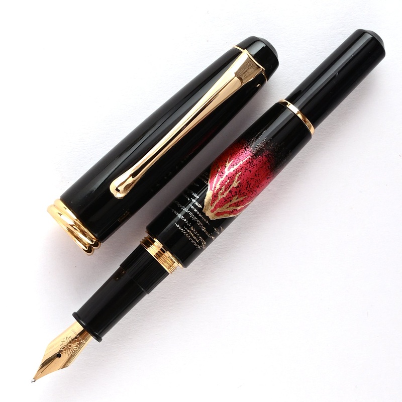 Wancher x Kuretake Yumeginga Kindai Maki-e Aka Fuji Fountain Pen – Black GT