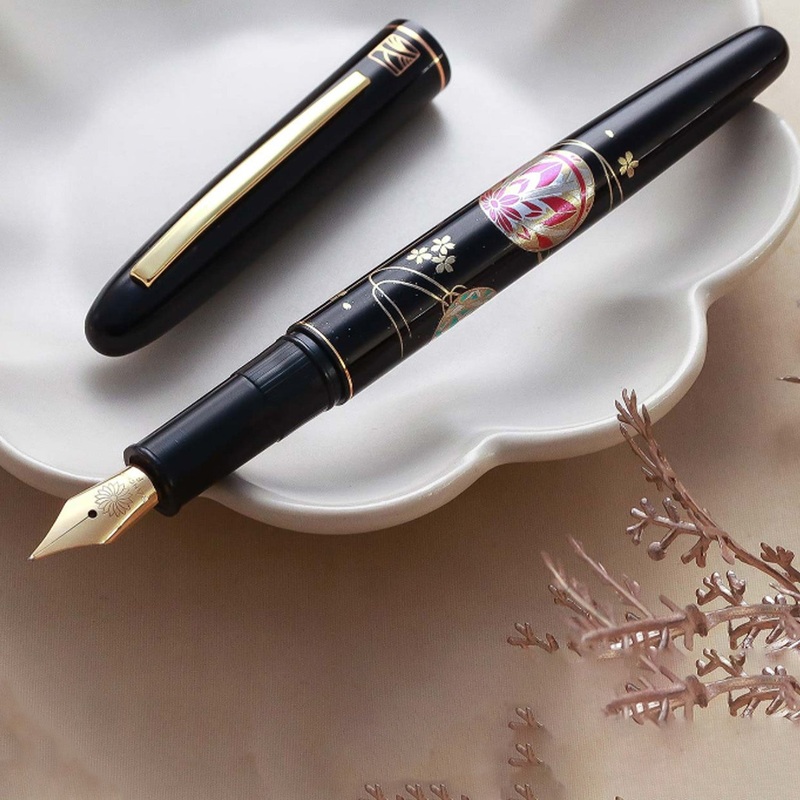 Wancher x Kuretake Kindai Maki-e Mari Asobi Fountain Pen – Black GT