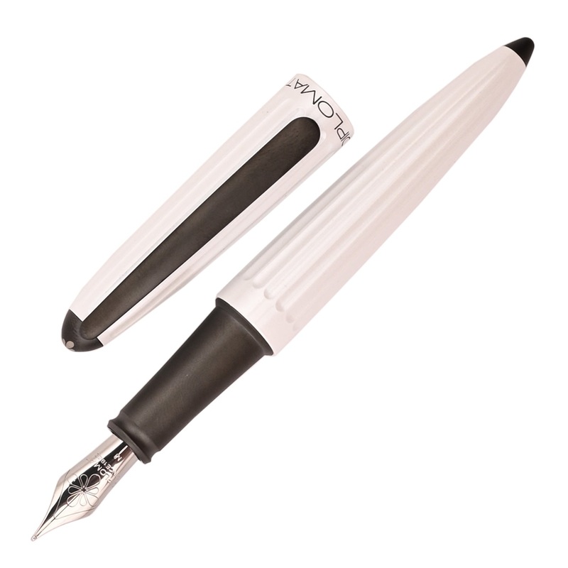 Diplomat Aero Fountain Pen – Pearly White