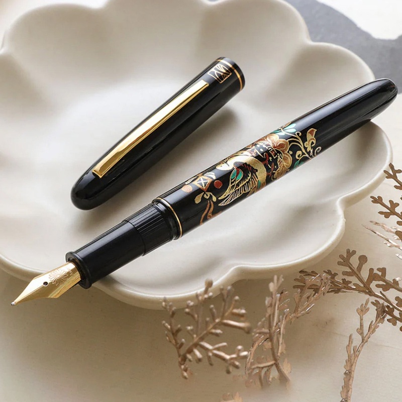 Wancher x Kuretake Kindai Maki-e Ganjucho Fountain Pen – Black GT