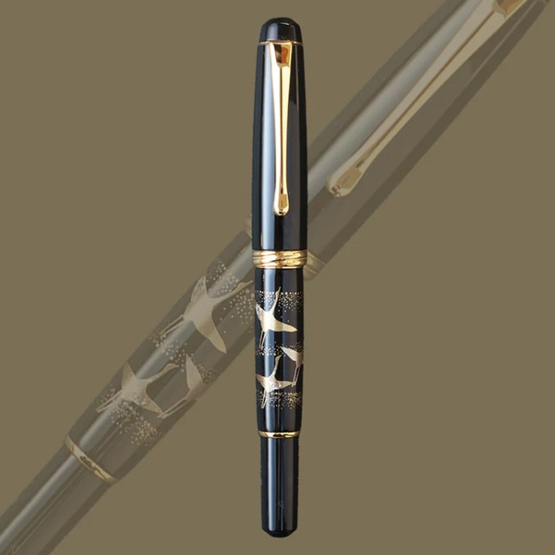 Wancher x Kuretake Yumeginga Kindai Maki-e Kakuju Fountain Pen – Black GT