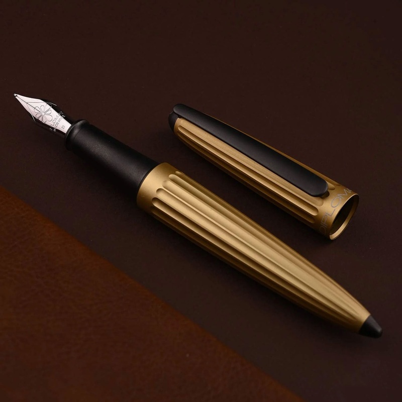 Diplomat Aero Fountain Pen – Champagne