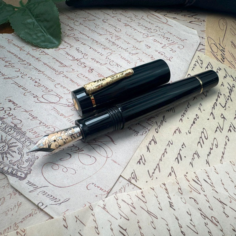 Delta Bio+16 Nera #8 14K Fountain Pen Fine