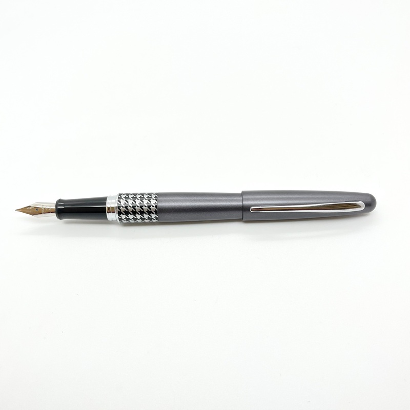 Pilot MR Metropolitan Retro Pop Fountain Pen Black Hounds Tooth