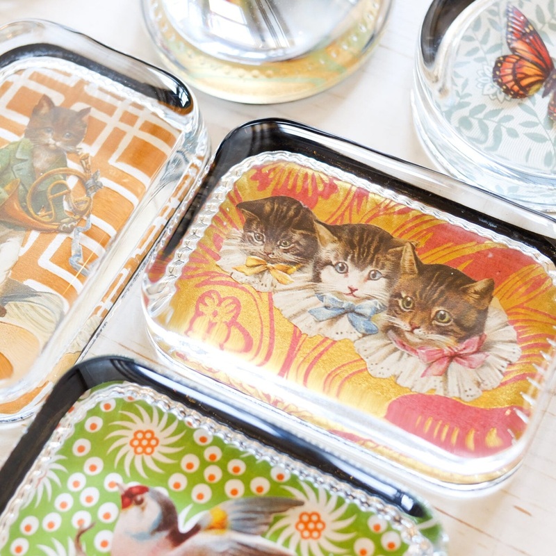 Glass Paperweight – Victorian Die Cut Cat Trio