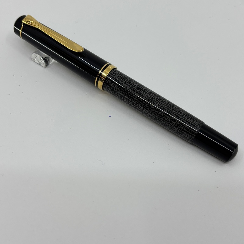Pelikan Rare & Unusual R250 Rollerball – Resin Barrel In Gray Lizard Design – Gold Plated Trim