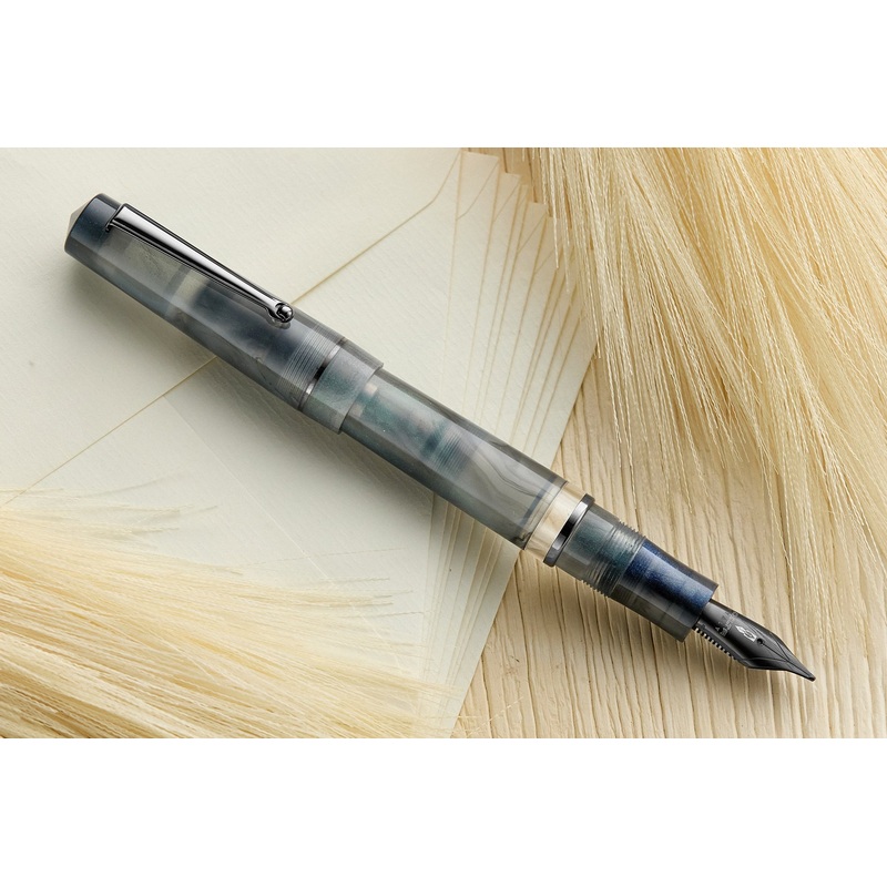 Delta Duna Fountain Pen – Zephyr Extra-Fine