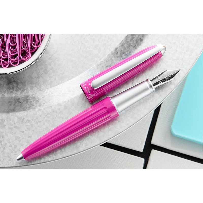 Diplomat Aero Fountain Pen – Fuchsia (Special Edition) Extra-Fine