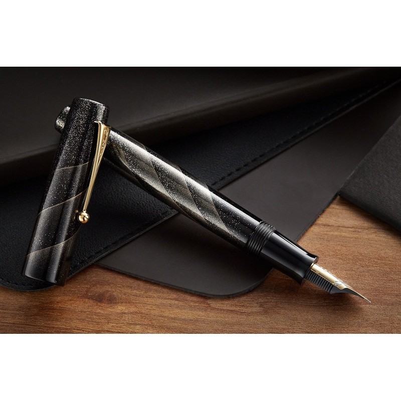 Namiki Aya Maki-e Fountain Pen – Hayate Black Fine-Medium